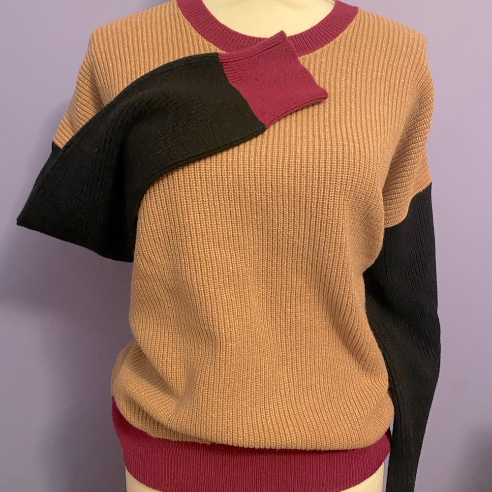 NWT Express Ladies Sweater tan w/multi color Size Small Crew Neck
